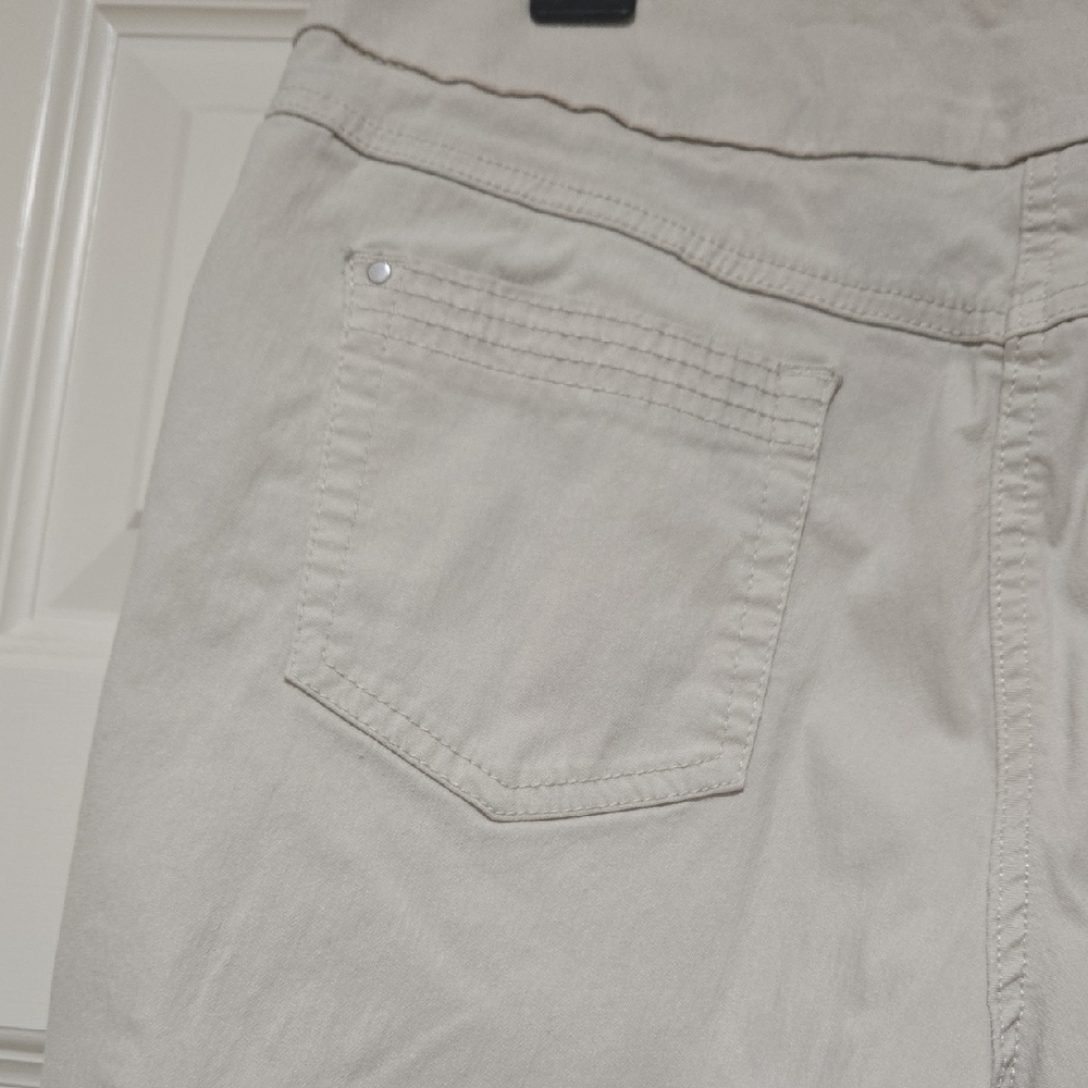 Westbound Women's Beige Capris - Picture 4 of 6
